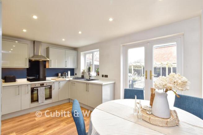 Kitchen/ Dining Room