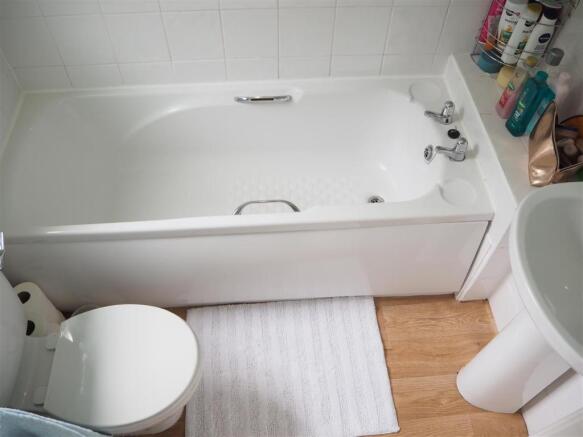 Ground Floor Bathroom 098