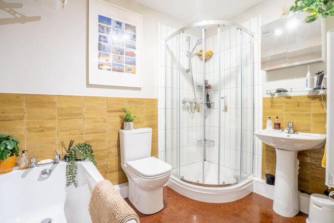 2 bed Apartment for sale Image 12