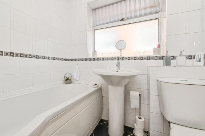 3 bed Semi-Detached Bungalow for sale Image 8