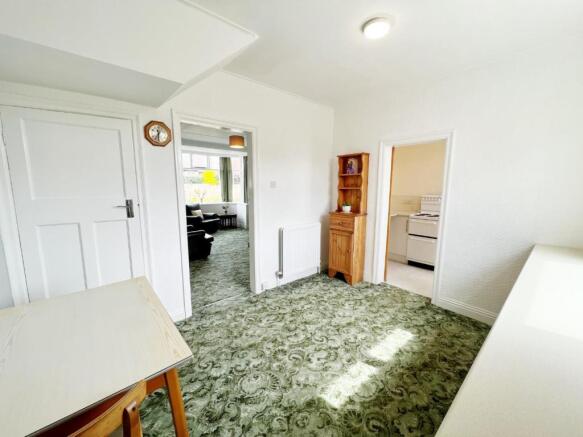 Dining Room pic 3.jpg