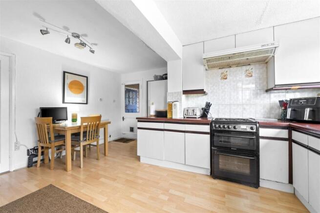 4 bed Detached for sale Image 10