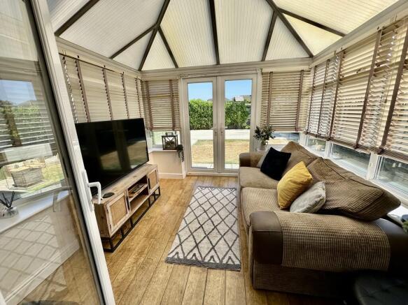 4 bed Semi-Detached for sale Image 10