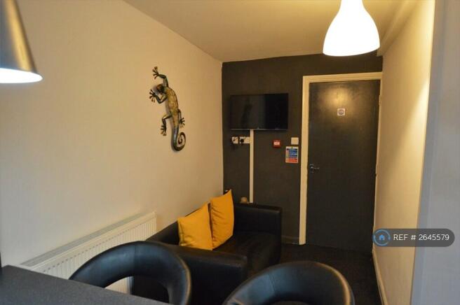 Breakfast Bar & Seating