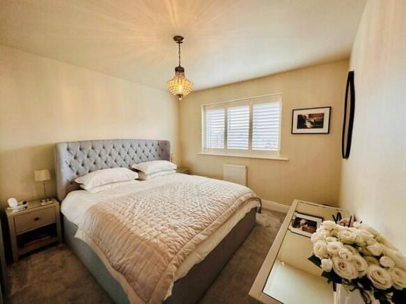 4 bed House to rent Image 8