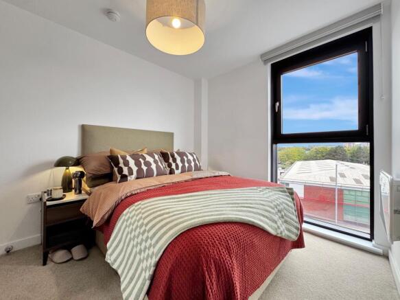 2 bed Apartment to rent Image 11