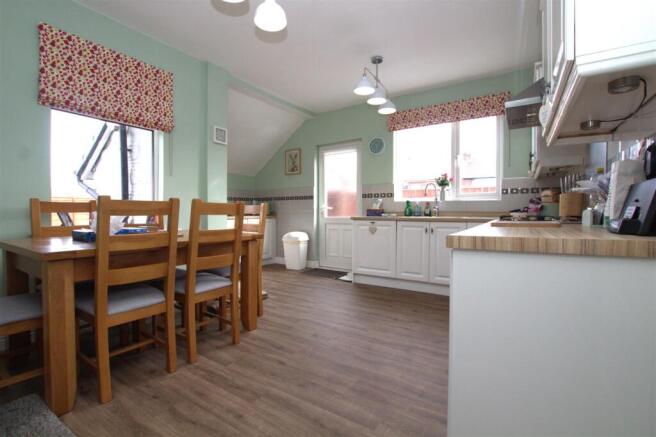 3 bed Detached Bungalow for sale Image 5