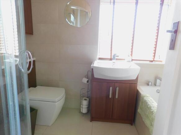 BATHROOM extra photo