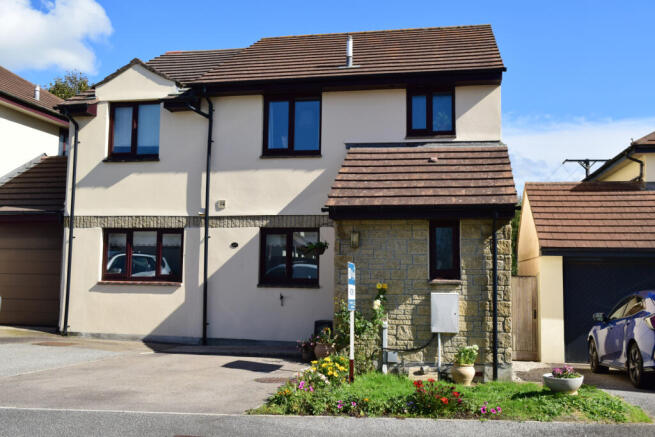 4 Bedroom Link Detached House for Sale