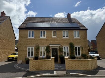 Blush Crescent, Carterton, Oxfordshire, OX18