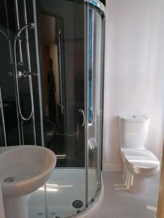 Bedroom 2 en-suite