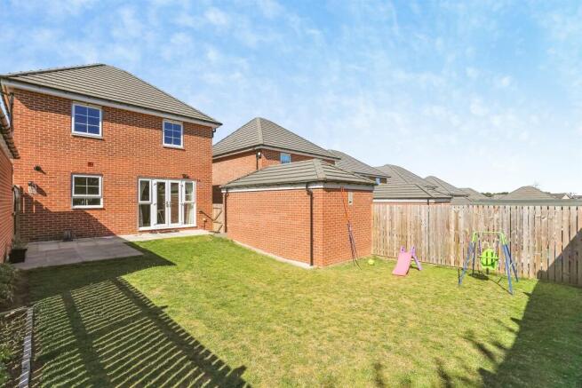 4 bed Detached for sale in barugh green