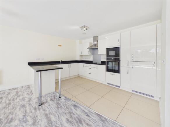2 bed Apartment for sale Image 5