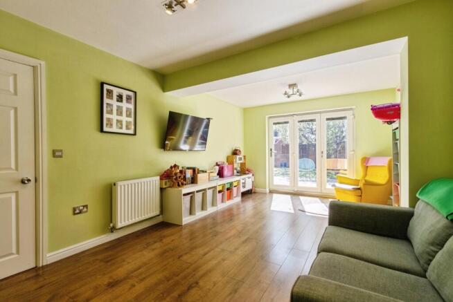 5 bed Detached for sale Image 6