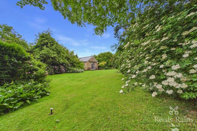 5 bed Bungalow for sale Image 7