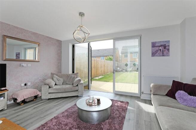 Staithes Drive, Wakefield, WF1 photo 3