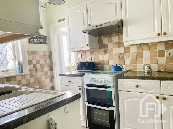 2 bed Semi-Detached for sale Image 5