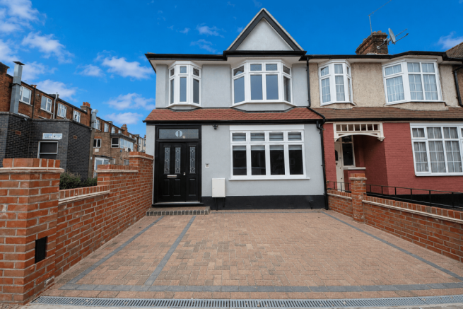 5 bedroom Semi-Detached house for rent