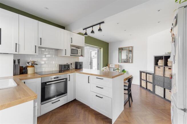 Kitchen Diner 2.JPG