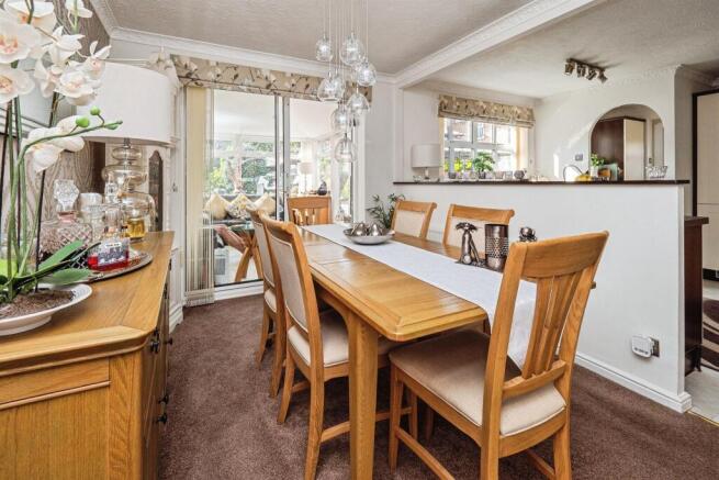 4 bed Detached for sale Image 5