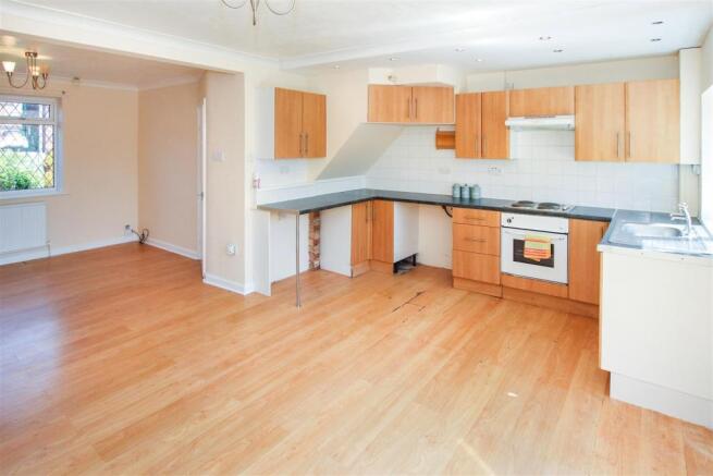 OPEN PLAN "L" SHAPED LOUNGE / KITCHEN / DINER