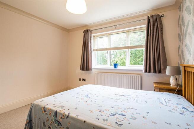 4 bed Detached to rent Image 12