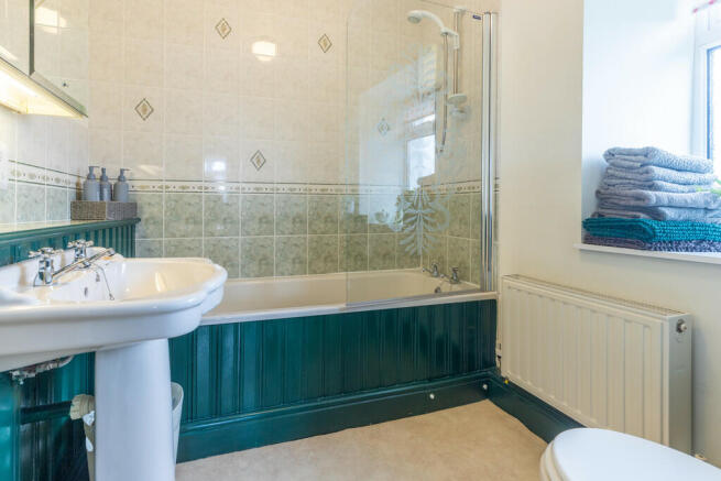 En-Suite Bathroom