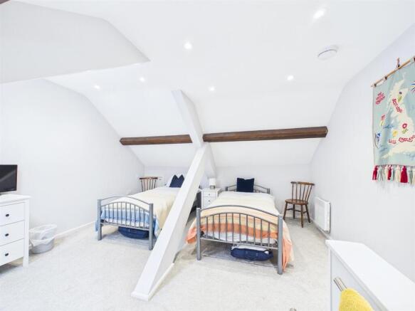 3 bed Terraced for sale Image 9