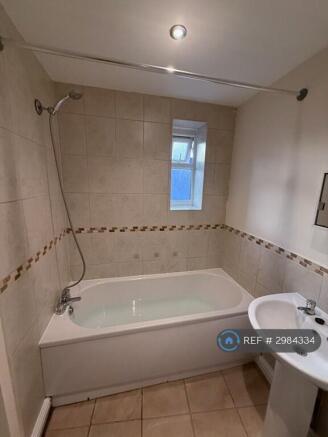 2 bed Flat to rent Image 10