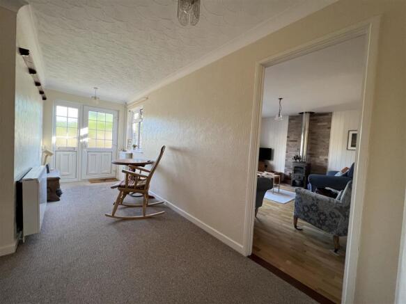 4 Ashley Way hall.JPG