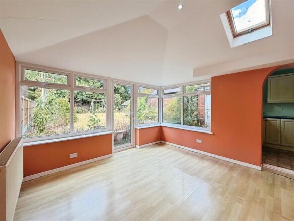 3 bed Semi-Detached for sale Image 8
