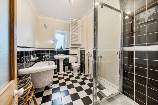 1418384-5-699f1a1...