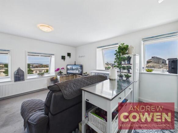 2 bed Flat for sale Image 5