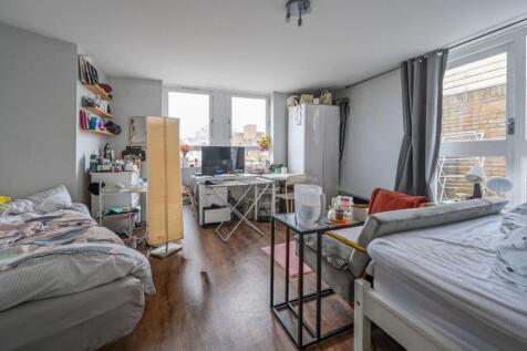 Burr Close, St Katharine Docks, London, E1W