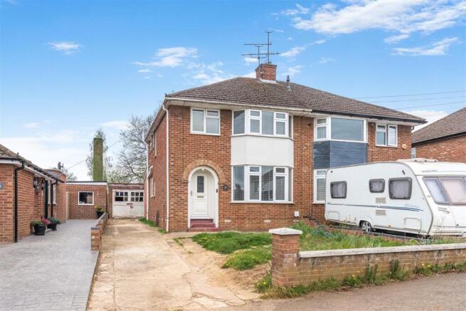 37 Neithrop Avenue, Banbury-3.jpg