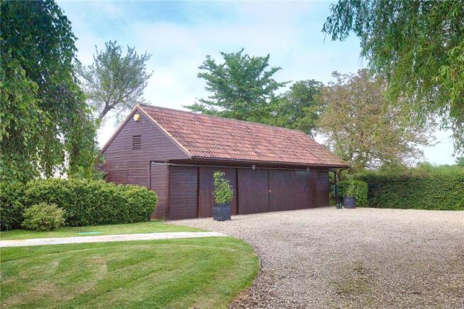 Garage / Outbuilding