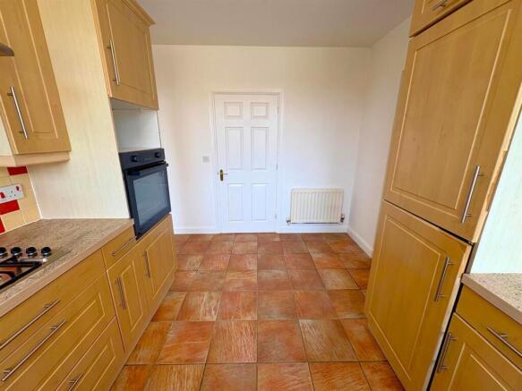 Kitchen 2.jpeg