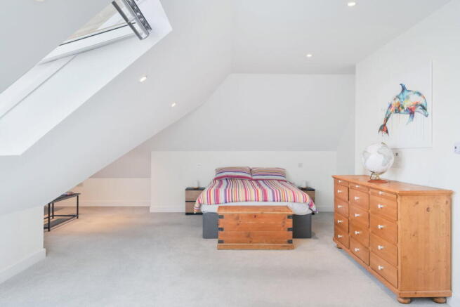 Gresham Gardens, Oxted, RH8 0GP photo 4