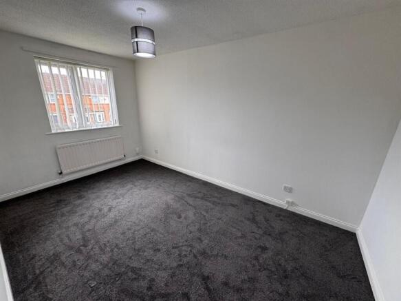 3 bed House to rent Image 8