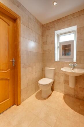 Jack 'n' Jill Shower Room
