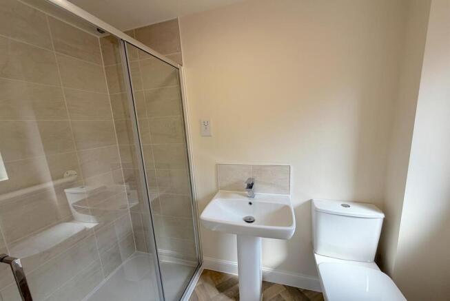 4 bed Detached to rent Image 11