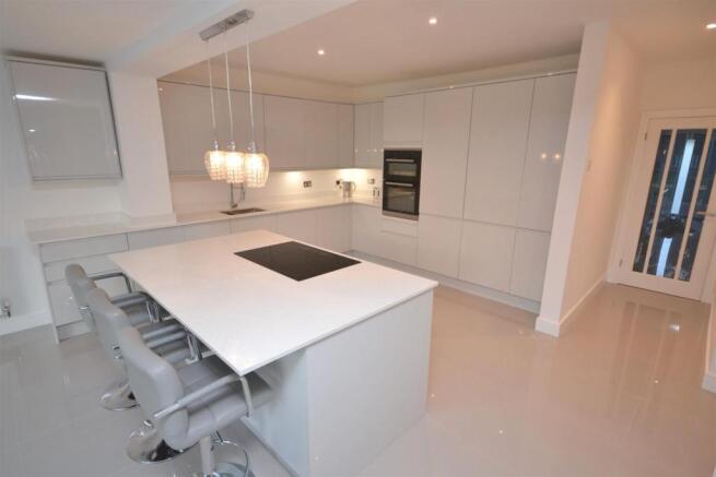 Kitchen2.JPG