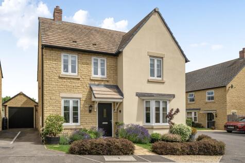 Blush Crescent, Swinbrook Park, Carterton, Oxfordshire, OX18