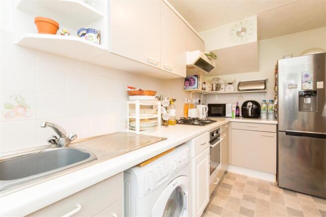 4 Markland Way11.jpg