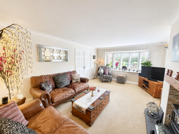 6 bed Detached for sale Image 4