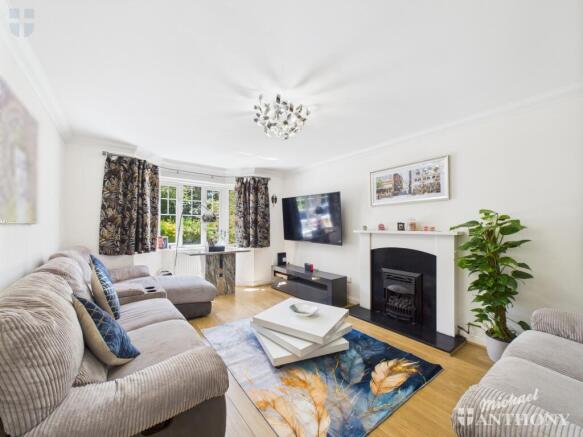 CAM03218G0-PR0720-STILL013