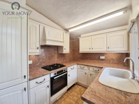 3 bed Semi-Detached to rent Image 5