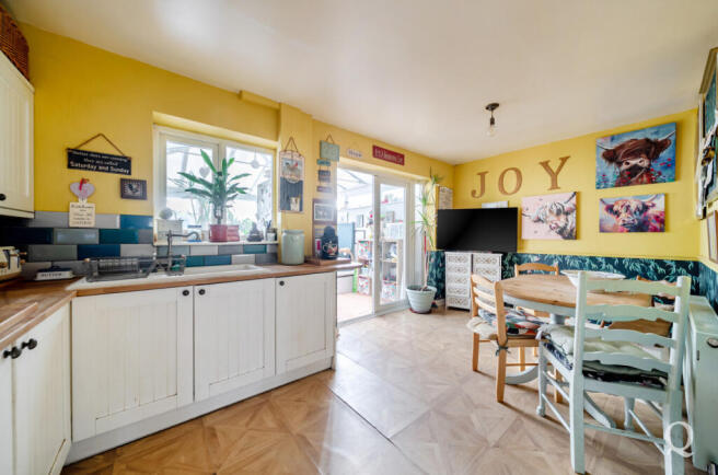 5b3fb4b4-546b-407...