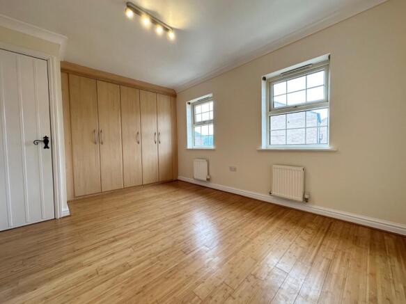 3 bed Town House for sale Image 6