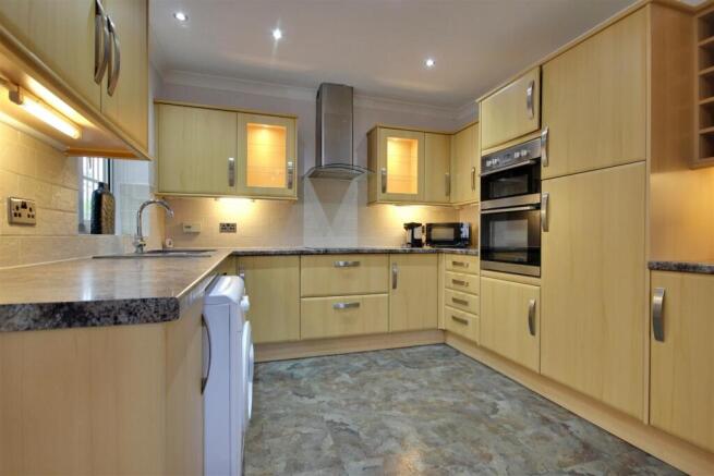 3 bed Detached Bungalow for sale Image 11